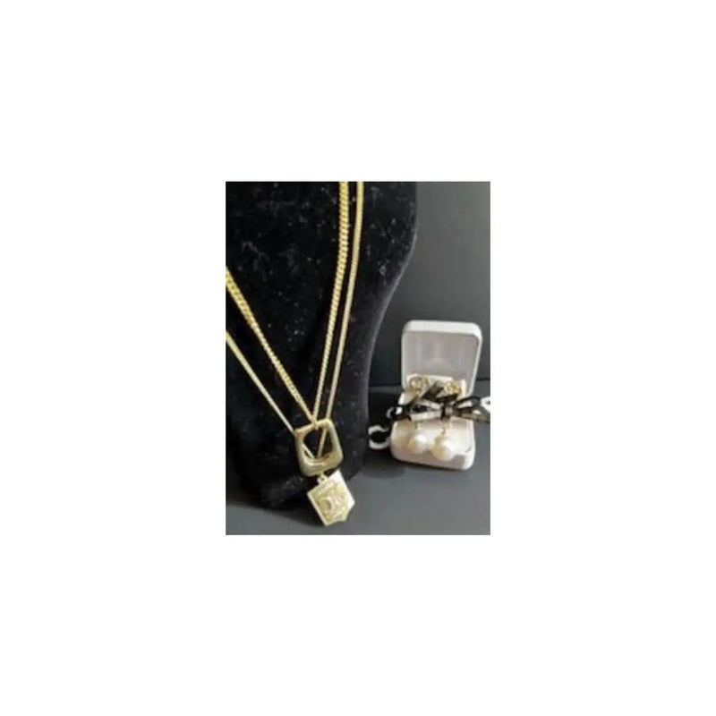 Luxury Pearl Design Earrings